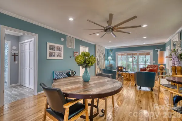 130 Exeter CT, Hendersonville, NC 28791