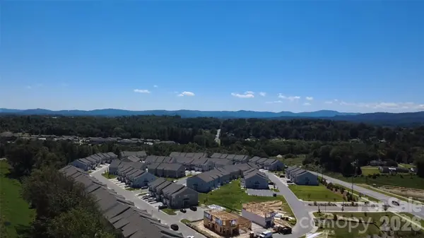 54 Creekview RD, Hendersonville, NC 28792