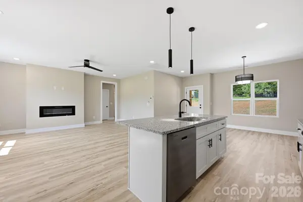 1513 Robin RD, Newton, NC 28658