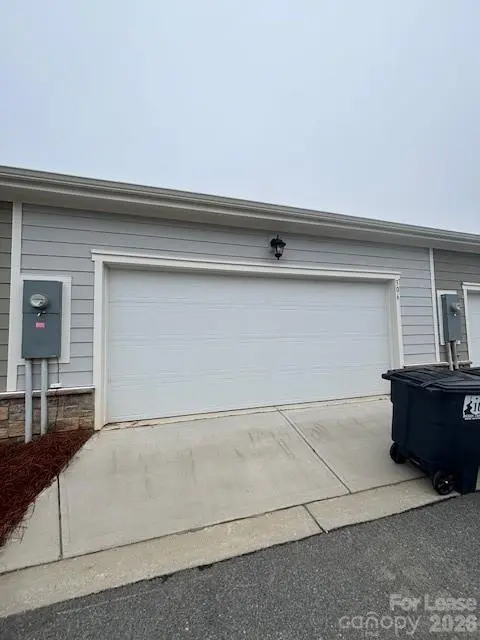 306 Sagecroft LN, Indian Trail, NC 28079