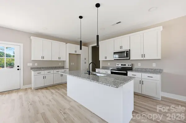 1517 Robin RD, Newton, NC 28658