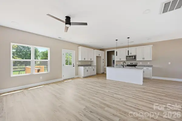 1517 Robin RD, Newton, NC 28658