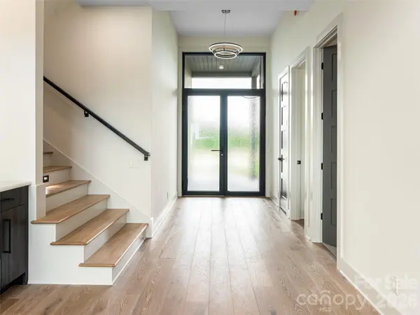 24 S Watchman DR, Hendersonville, NC 28791