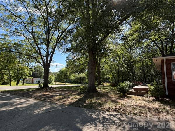 382 Alexis High Shoals RD, Dallas, NC 28034