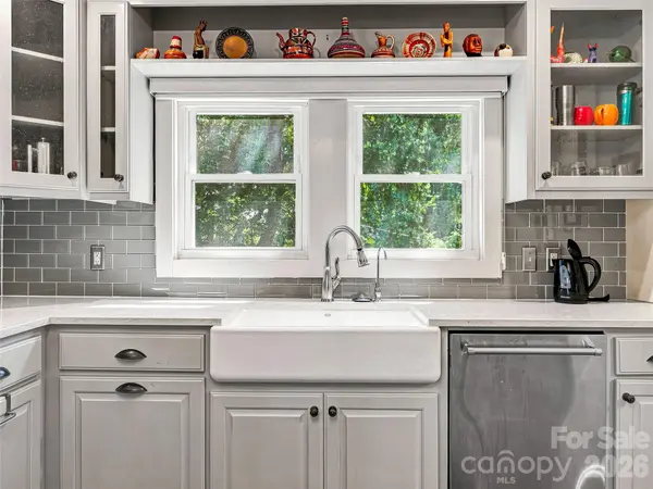 53 Lyncourt DR, Tryon, NC 28782