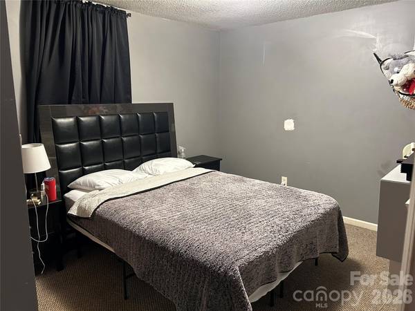 6800 Glover LN, Stanley, NC 28164