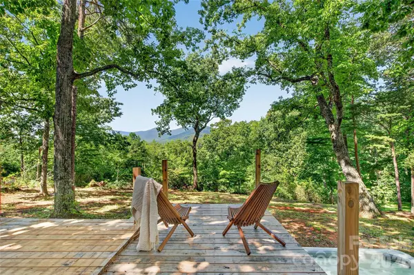 128 Pearson CIR, Lake Lure, NC 28746