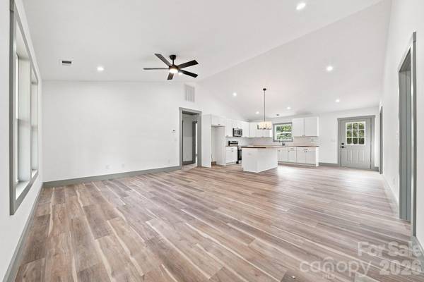 2953 Link DR, Granite Falls, NC 29630