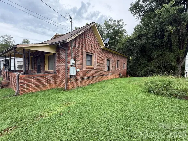 426 Bouchelle ST, Morganton, NC 28655