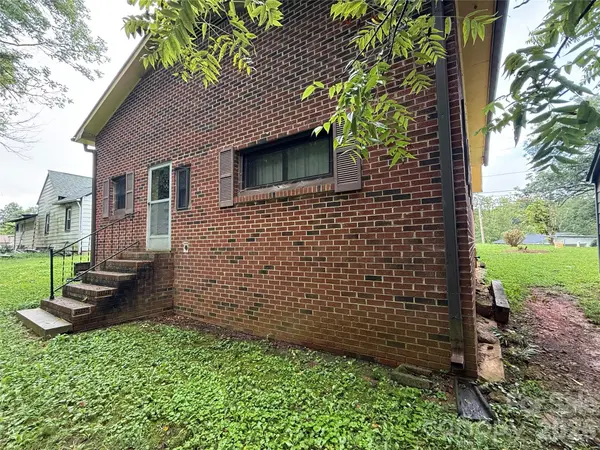 426 Bouchelle ST, Morganton, NC 28655