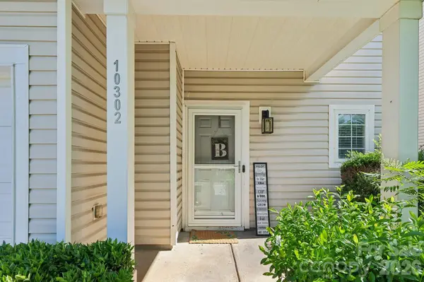 10302 Hugue WAY, Charlotte, NC 28214