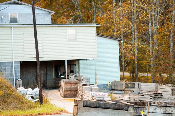 876 Saylor Lake RD, Bakersville, NC 28705