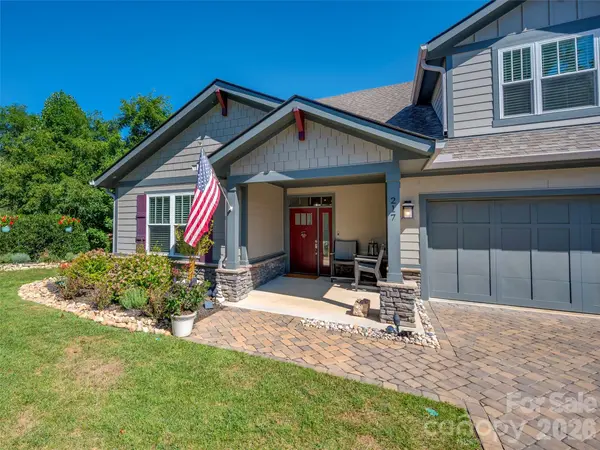 217 Hogans View CIR, Hendersonville, NC 28739