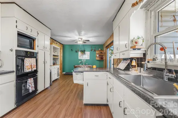 312 Hidden Valley CIR, Canton, NC 28716