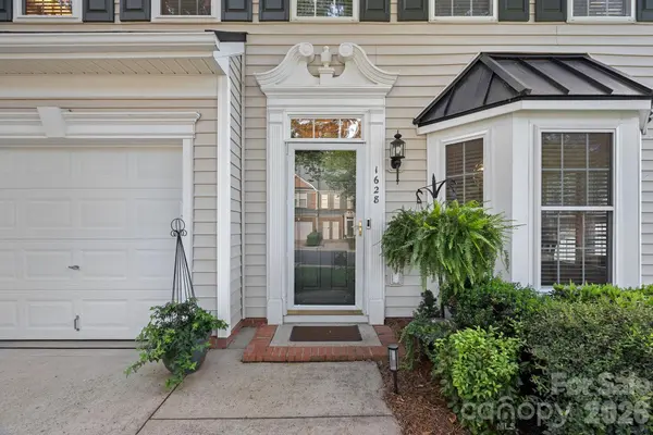1628 Backcreek LN, Gastonia, NC 28054
