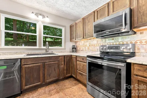 339 Indian Hills LOOP, Waynesville, NC 28786