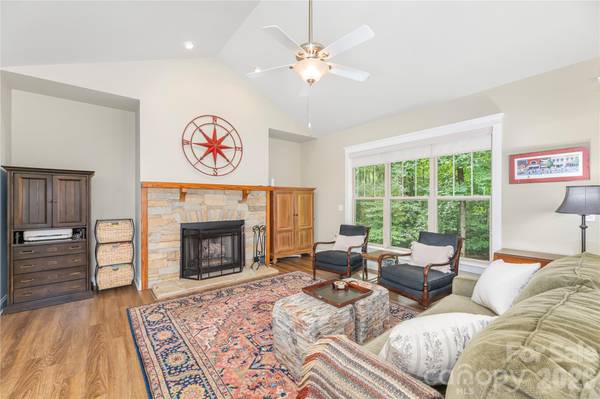 308 Fennel Dun CIR, Biltmore Lake, NC 28715