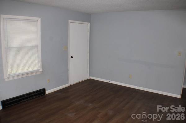 6804 Glover LN, Stanley, NC 28164