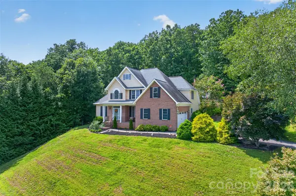 7940 Oakmont CT, Hickory, NC 28602