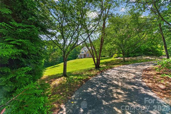 7940 Oakmont CT, Hickory, NC 28602