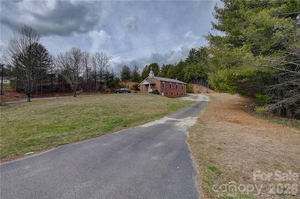 12348 US Hwy 19 HWY E, Spruce Pine, NC 28777