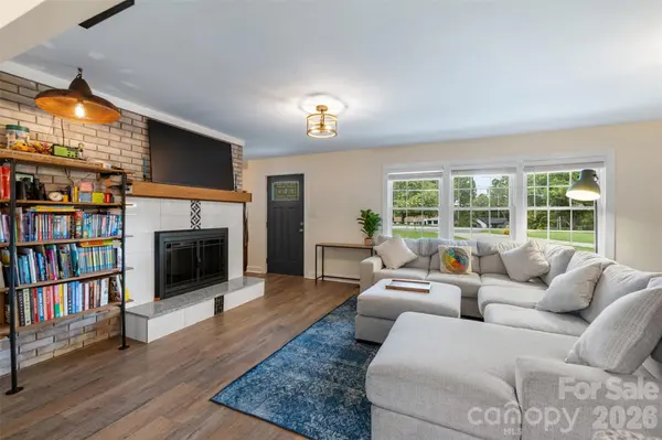 821 Normandy View ST, Gastonia, NC 28052
