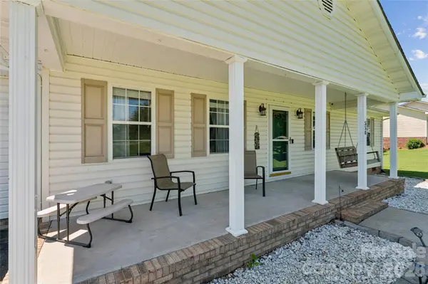 550 Stable Brook LN, Taylorsville, NC 28681