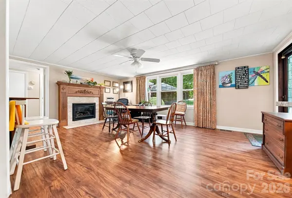35 Loudonya LN, Hickory, NC 28601