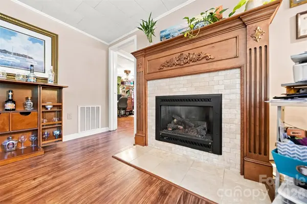 35 Loudonya LN, Hickory, NC 28601