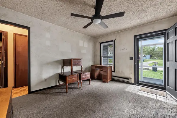 131 Spencer ST, Clyde, NC 28721