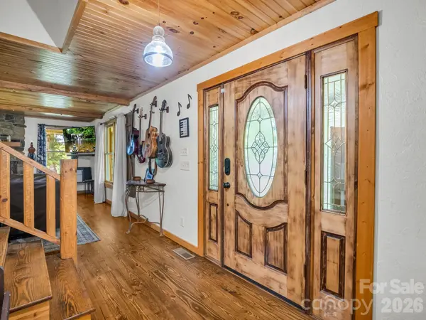 209 Chrysalis LN, Lake Lure, NC 28746