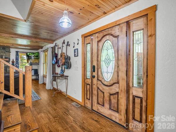 209 Chrysalis LN, Lake Lure, NC 28746