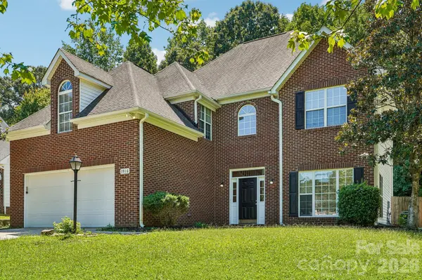 1916 Wilrose PL, Matthews, NC 28105