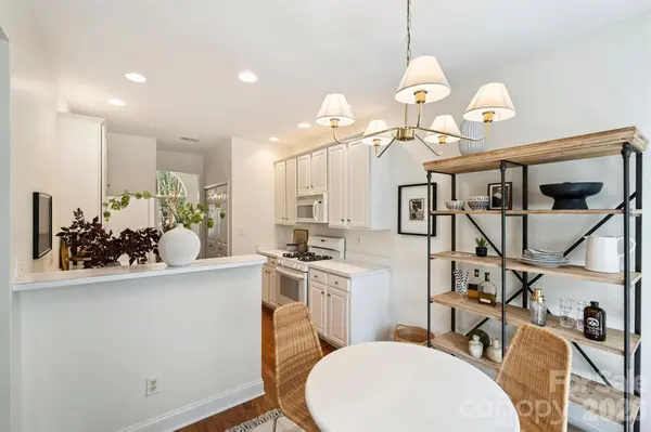 1912 Dearmon DR, Charlotte, NC 28205