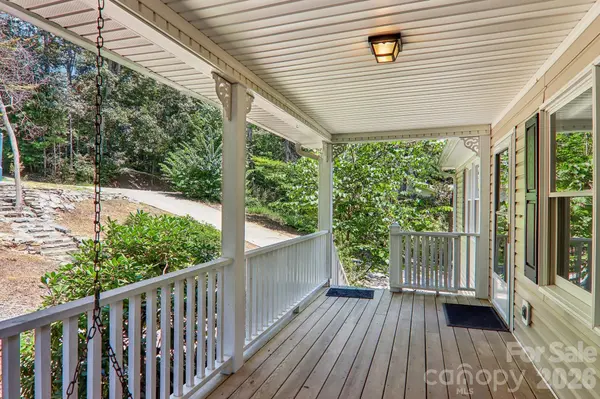 7 Maple Leaf DR, Hendersonville, NC 28739