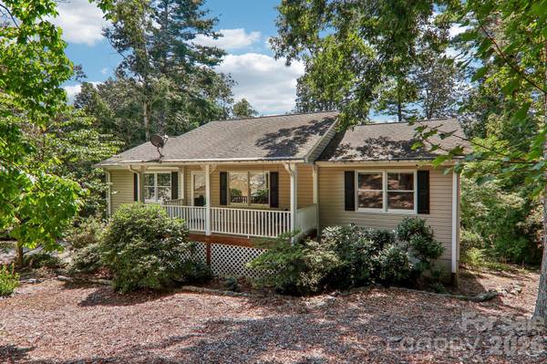 7 Maple Leaf DR, Hendersonville, NC 28739