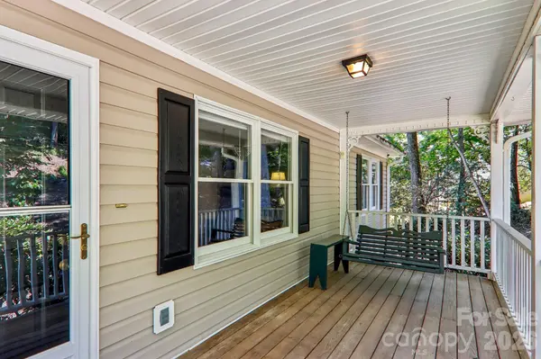 7 Maple Leaf DR, Hendersonville, NC 28739