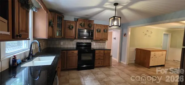 8979 Twin Lake DR, Kernersville, NC 27284
