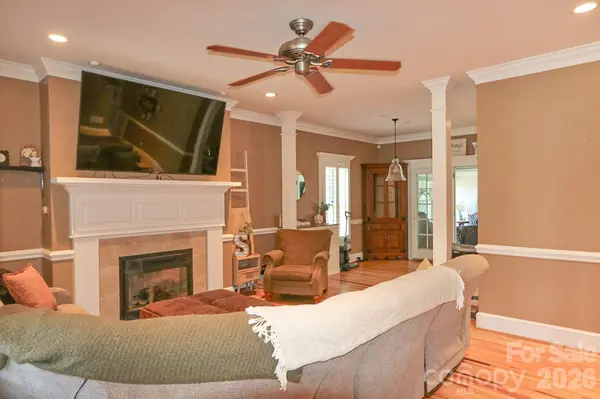 208 Triplett ST, Jonesville, NC 28642