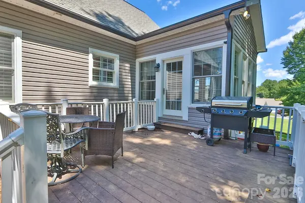 208 Triplett ST, Jonesville, NC 28642