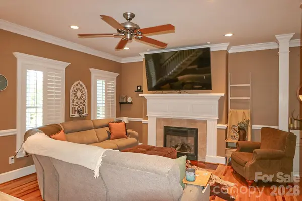 208 Triplett ST, Jonesville, NC 28642