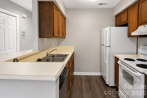 8024 Tremaine CT, Charlotte, NC 28227