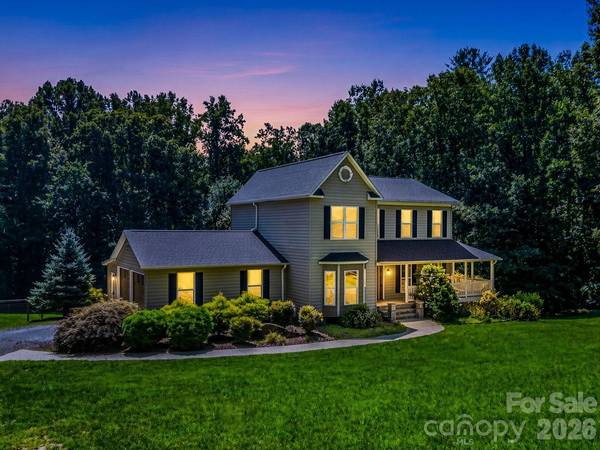 69 Ivy LN, Fletcher, NC 28732