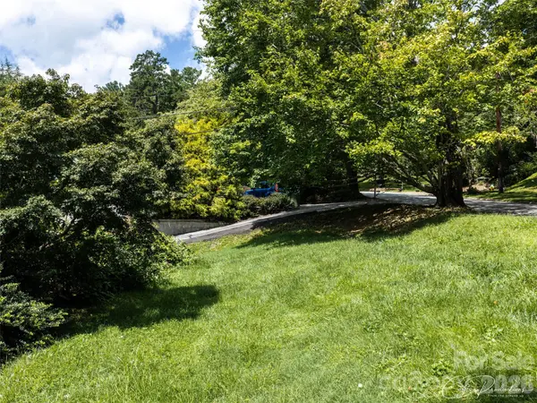 150 Stratford RD, Asheville, NC 28804
