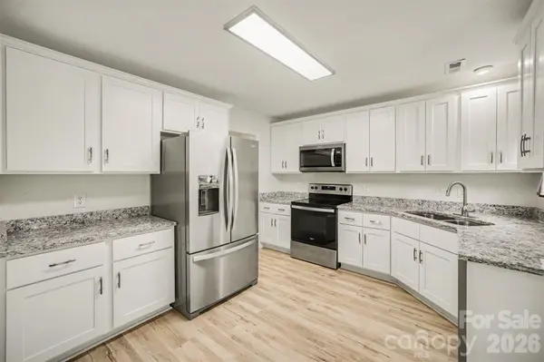 8500 Woodhill Manor CT, Charlotte, NC 28215