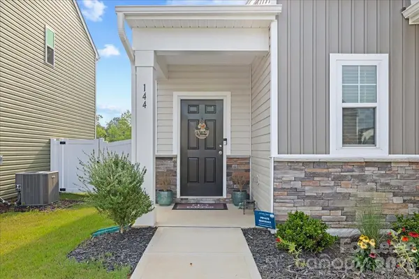 144 BABBLING BROOK DR, Clayton, NC 27520