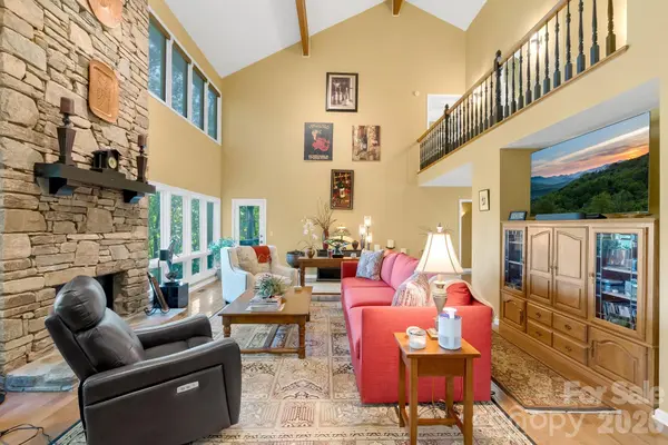 107 Spruce LN, Zirconia, NC 28790
