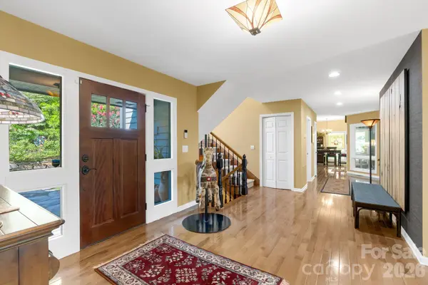 107 Spruce LN, Zirconia, NC 28790