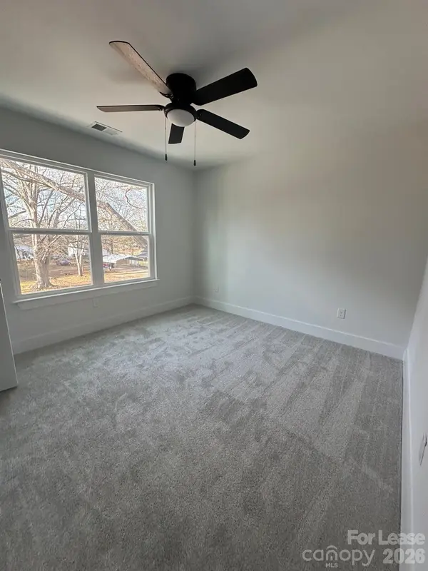 1226 4th Street LN NE, Hickory, NC 28601