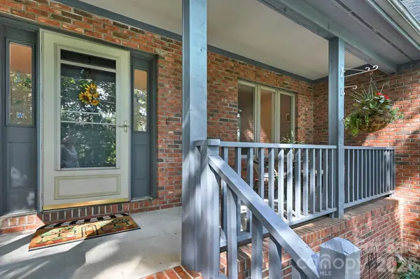 25 Weston Heights DR, Asheville, NC 28803